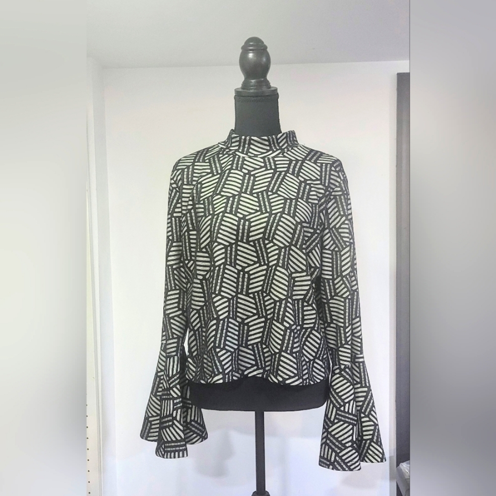 New Ashley Stewart Cropped Bell Sleeve Dressy Top 18-20 Black and White